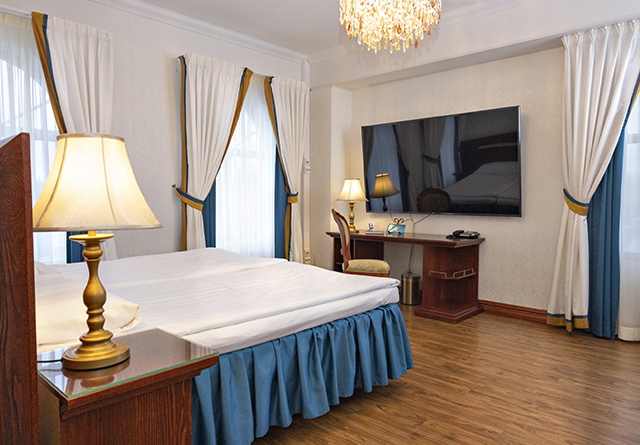 _Z8A9575 huone 229_640x445